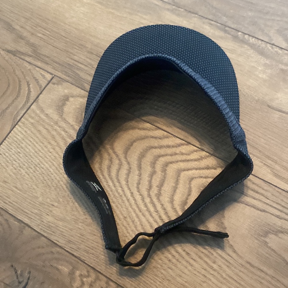 Adidas Visor - Picture 2 of 4